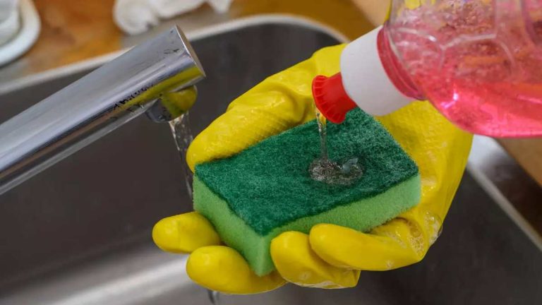 Liquide vaisselle dangereux : 3 produits pointés du doigt par 60 Millions de Consommateurs