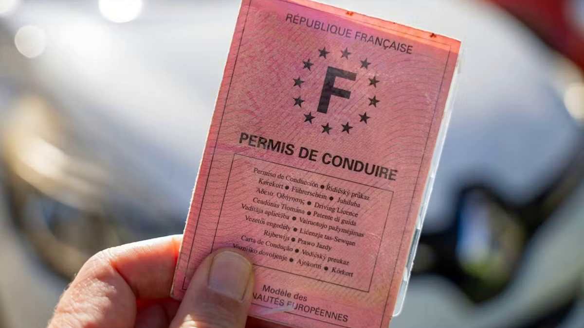 Seniors permis conduite : pourquoi de plus en plus de conducteurs reprennent des cours